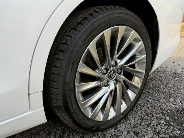 ES 300h VerL サンルーフ/衝突軽減/全周囲カメラ/レーダークルーズコントロール/コーナーセンサー/HUD/BSM/ハンドルヒーター/シートヒーター・エアコン/パワーシート/シートメモリ/ETC/Bluetooth(32枚目)