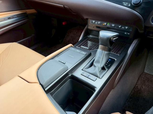 ES 300h VerL サンルーフ/衝突軽減/全周囲カメラ/レーダークルーズコントロール/コーナーセンサー/HUD/BSM/ハンドルヒーター/シートヒーター・エアコン/パワーシート/シートメモリ/ETC/Bluetooth(52枚目)