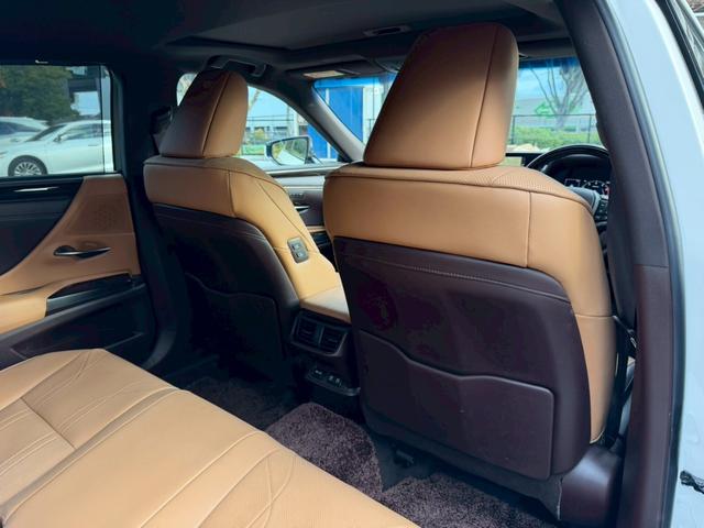 ES 300h VerL サンルーフ/衝突軽減/全周囲カメラ/レーダークルーズコントロール/コーナーセンサー/HUD/BSM/ハンドルヒーター/シートヒーター・エアコン/パワーシート/シートメモリ/ETC/Bluetooth(68枚目)