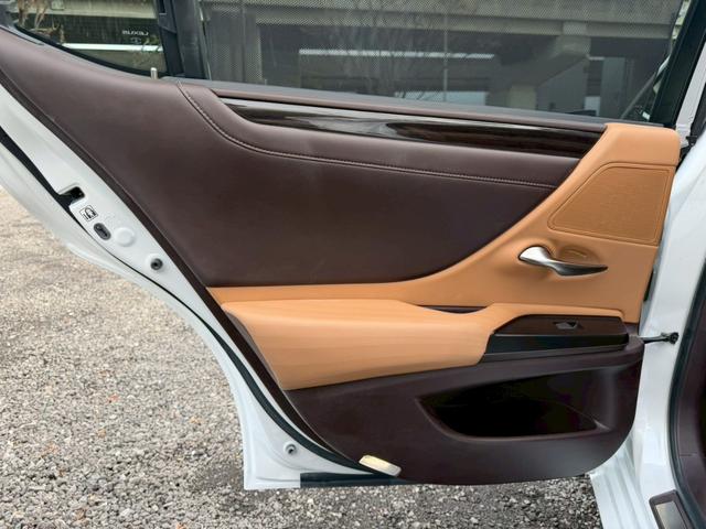 ES 300h VerL サンルーフ/衝突軽減/全周囲カメラ/レーダークルーズコントロール/コーナーセンサー/HUD/BSM/ハンドルヒーター/シートヒーター・エアコン/パワーシート/シートメモリ/ETC/Bluetooth(70枚目)