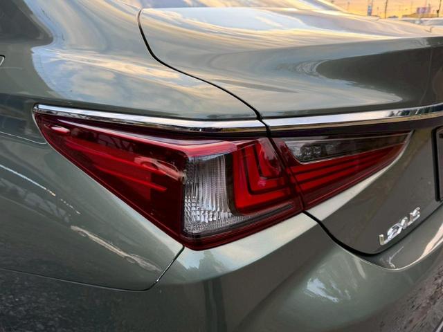 ES 300h サンルーフ/衝突軽減/レーダークルーズコントロール/コーナーセンサー/ハンドルヒーター/シートヒーター・エアコン/パワーシート/シートメモリ/ETC/Bluetooth/バックカメラ/プッシュスタート(28枚目)