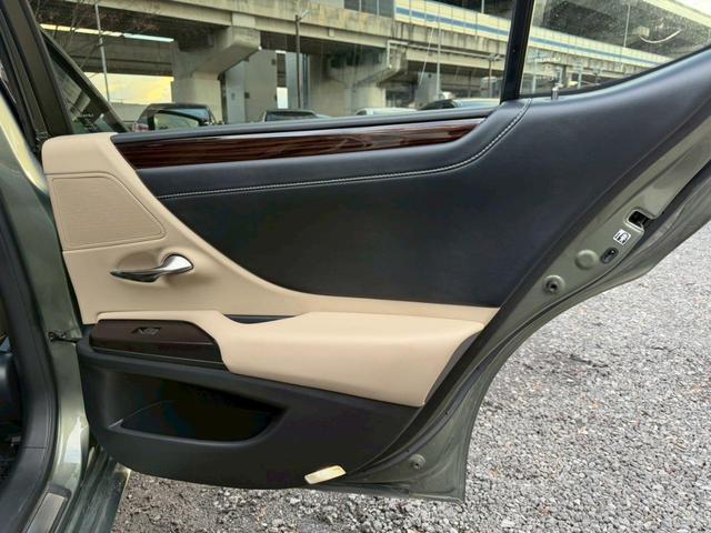 ES 300h サンルーフ/衝突軽減/レーダークルーズコントロール/コーナーセンサー/ハンドルヒーター/シートヒーター・エアコン/パワーシート/シートメモリ/ETC/Bluetooth/バックカメラ/プッシュスタート(59枚目)