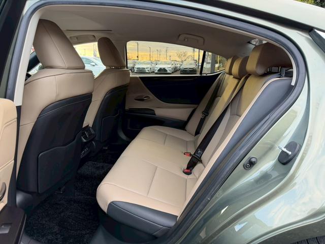 ES 300h サンルーフ/衝突軽減/レーダークルーズコントロール/コーナーセンサー/ハンドルヒーター/シートヒーター・エアコン/パワーシート/シートメモリ/ETC/Bluetooth/バックカメラ/プッシュスタート(71枚目)