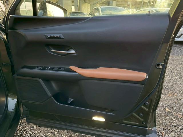 ＵＸ ２５０ｈ　ＶｅｒＬ　モデリスタエアロ／サンルーフ／衝突軽減／レーダークルーズコントロール／コーナーセンサー／ハンドルヒーター／シートヒーター・エアコン／パワーシート／シートメモリ／ＥＴＣ／Ｂｌｕｅｔｏｏｔｈ／バックカメラ（31枚目）