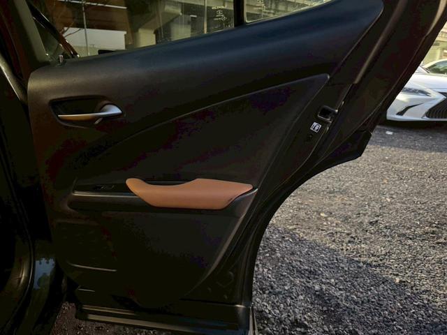 ＵＸ ２５０ｈ　ＶｅｒＬ　モデリスタエアロ／サンルーフ／衝突軽減／レーダークルーズコントロール／コーナーセンサー／ハンドルヒーター／シートヒーター・エアコン／パワーシート／シートメモリ／ＥＴＣ／Ｂｌｕｅｔｏｏｔｈ／バックカメラ（57枚目）