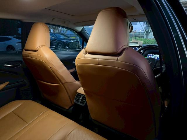 ＵＸ ２５０ｈ　ＶｅｒＬ　モデリスタエアロ／サンルーフ／衝突軽減／レーダークルーズコントロール／コーナーセンサー／ハンドルヒーター／シートヒーター・エアコン／パワーシート／シートメモリ／ＥＴＣ／Ｂｌｕｅｔｏｏｔｈ／バックカメラ（67枚目）
