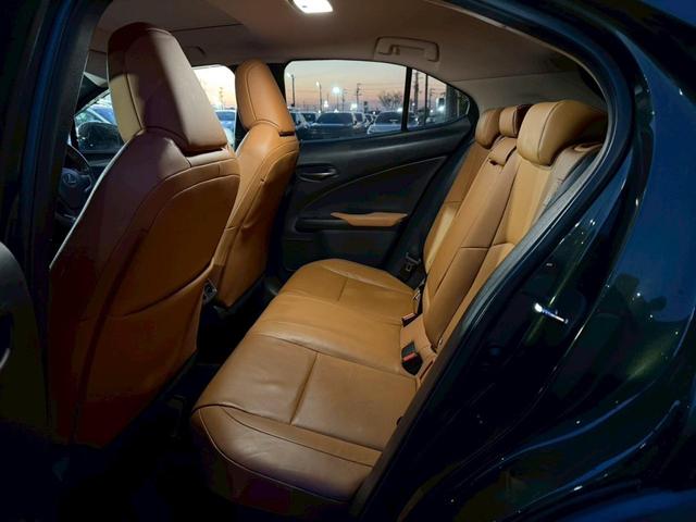 ＵＸ ２５０ｈ　ＶｅｒＬ　モデリスタエアロ／サンルーフ／衝突軽減／レーダークルーズコントロール／コーナーセンサー／ハンドルヒーター／シートヒーター・エアコン／パワーシート／シートメモリ／ＥＴＣ／Ｂｌｕｅｔｏｏｔｈ／バックカメラ（71枚目）