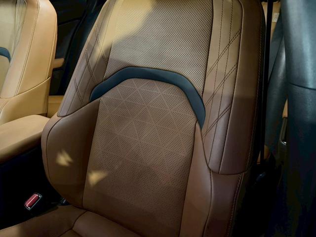 ＵＸ ２５０ｈ　ＶｅｒＬ　モデリスタエアロ／サンルーフ／衝突軽減／レーダークルーズコントロール／コーナーセンサー／ハンドルヒーター／シートヒーター・エアコン／パワーシート／シートメモリ／ＥＴＣ／Ｂｌｕｅｔｏｏｔｈ／バックカメラ（76枚目）