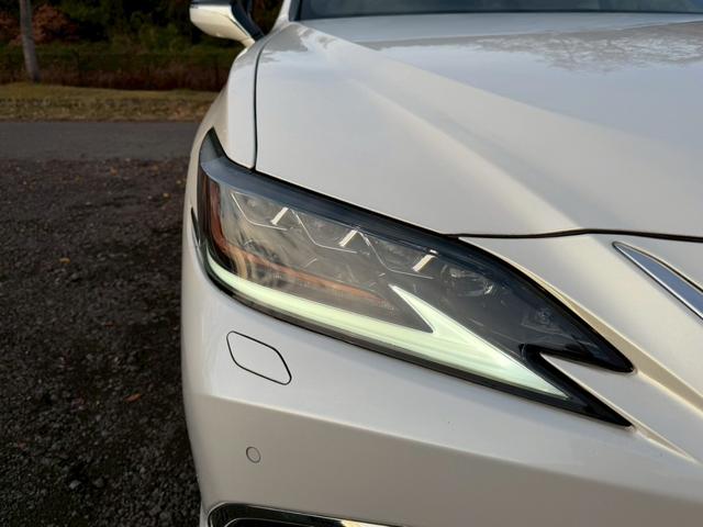 ES 300h VerL マークレビンソン/ワンオーナー/サンルーフ/全周囲カメラ/衝突軽減/レーダークルーズコントロール/コーナーセンサー/HUD/BSM/ハンドルヒーター/シートヒーター・エアコン/パワーシート/ETC(13枚目)