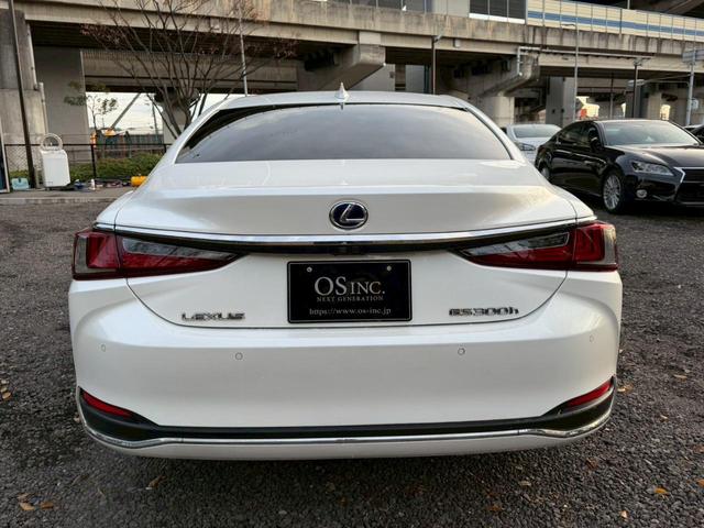 ES 300h VerL マークレビンソン/ワンオーナー/サンルーフ/全周囲カメラ/衝突軽減/レーダークルーズコントロール/コーナーセンサー/HUD/BSM/ハンドルヒーター/シートヒーター・エアコン/パワーシート/ETC(24枚目)