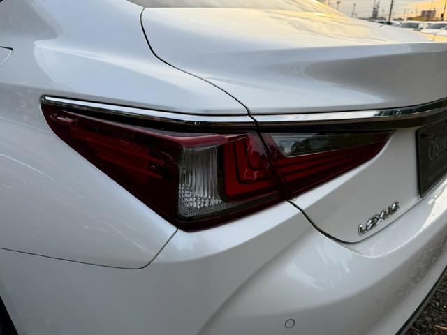 ES 300h VerL マークレビンソン/ワンオーナー/サンルーフ/全周囲カメラ/衝突軽減/レーダークルーズコントロール/コーナーセンサー/HUD/BSM/ハンドルヒーター/シートヒーター・エアコン/パワーシート/ETC(25枚目)