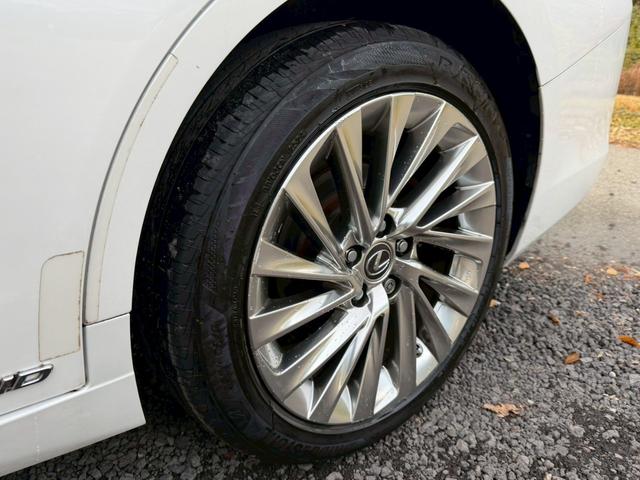 ES 300h VerL マークレビンソン/ワンオーナー/サンルーフ/全周囲カメラ/衝突軽減/レーダークルーズコントロール/コーナーセンサー/HUD/BSM/ハンドルヒーター/シートヒーター・エアコン/パワーシート/ETC(28枚目)