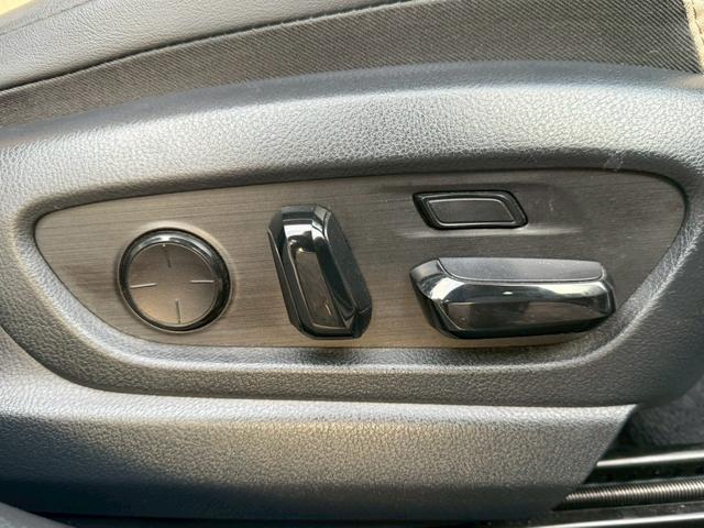 ES 300h VerL マークレビンソン/ワンオーナー/サンルーフ/全周囲カメラ/衝突軽減/レーダークルーズコントロール/コーナーセンサー/HUD/BSM/ハンドルヒーター/シートヒーター・エアコン/パワーシート/ETC(33枚目)