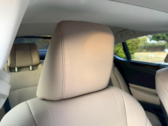 ES 300h VerL マークレビンソン/ワンオーナー/サンルーフ/全周囲カメラ/衝突軽減/レーダークルーズコントロール/コーナーセンサー/HUD/BSM/ハンドルヒーター/シートヒーター・エアコン/パワーシート/ETC(34枚目)