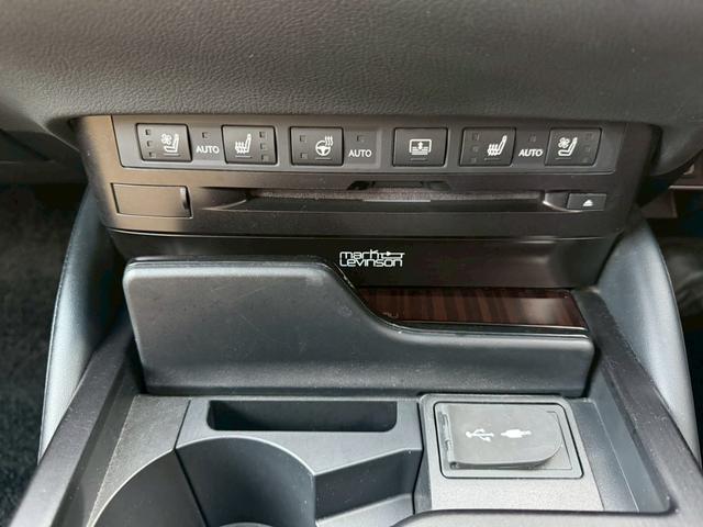 ES 300h VerL マークレビンソン/ワンオーナー/サンルーフ/全周囲カメラ/衝突軽減/レーダークルーズコントロール/コーナーセンサー/HUD/BSM/ハンドルヒーター/シートヒーター・エアコン/パワーシート/ETC(56枚目)