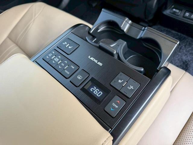 ES 300h VerL マークレビンソン/ワンオーナー/サンルーフ/全周囲カメラ/衝突軽減/レーダークルーズコントロール/コーナーセンサー/HUD/BSM/ハンドルヒーター/シートヒーター・エアコン/パワーシート/ETC(67枚目)