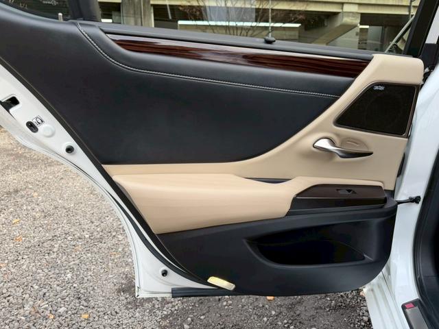 ES 300h VerL マークレビンソン/ワンオーナー/サンルーフ/全周囲カメラ/衝突軽減/レーダークルーズコントロール/コーナーセンサー/HUD/BSM/ハンドルヒーター/シートヒーター・エアコン/パワーシート/ETC(71枚目)