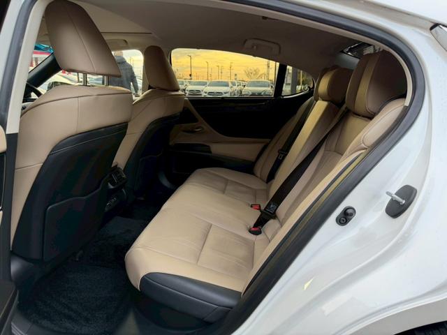 ES 300h VerL マークレビンソン/ワンオーナー/サンルーフ/全周囲カメラ/衝突軽減/レーダークルーズコントロール/コーナーセンサー/HUD/BSM/ハンドルヒーター/シートヒーター・エアコン/パワーシート/ETC(76枚目)