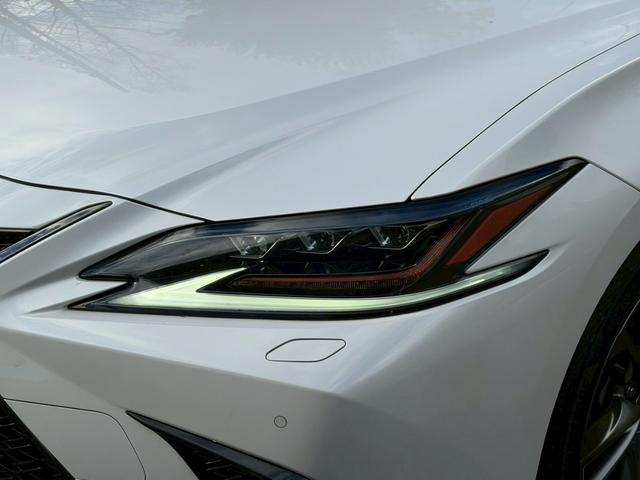 ES 300h VerL サンルーフ/衝突軽減/全周囲カメラ/レーダークルーズコントロール/コーナーセンサー/HUD/BSM/ハンドルヒーター/シートヒーター・エアコン/パワーシート/シートメモリ/ETC/Bluetooth(8枚目)