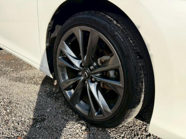 ES 300h VerL サンルーフ/衝突軽減/全周囲カメラ/レーダークルーズコントロール/コーナーセンサー/HUD/BSM/ハンドルヒーター/シートヒーター・エアコン/パワーシート/シートメモリ/ETC/Bluetooth(18枚目)