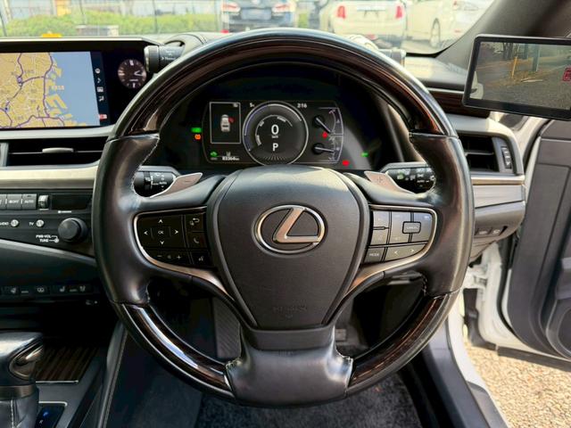ES 300h VerL サンルーフ/衝突軽減/全周囲カメラ/レーダークルーズコントロール/コーナーセンサー/HUD/BSM/ハンドルヒーター/シートヒーター・エアコン/パワーシート/シートメモリ/ETC/Bluetooth(44枚目)