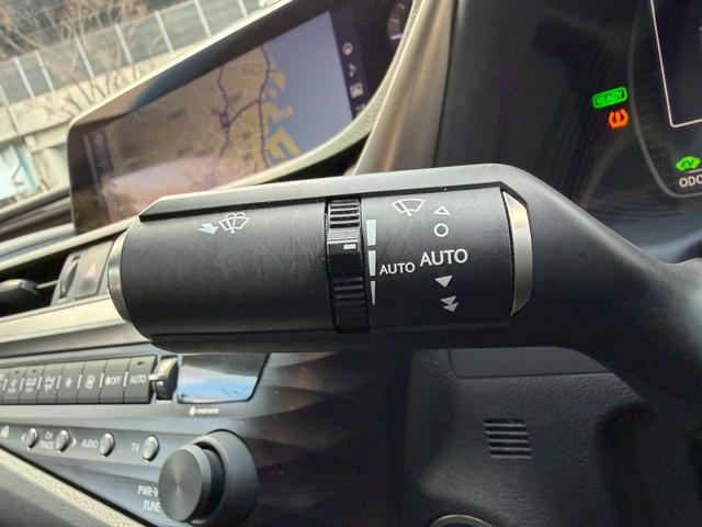 ES 300h VerL サンルーフ/衝突軽減/全周囲カメラ/レーダークルーズコントロール/コーナーセンサー/HUD/BSM/ハンドルヒーター/シートヒーター・エアコン/パワーシート/シートメモリ/ETC/Bluetooth(46枚目)