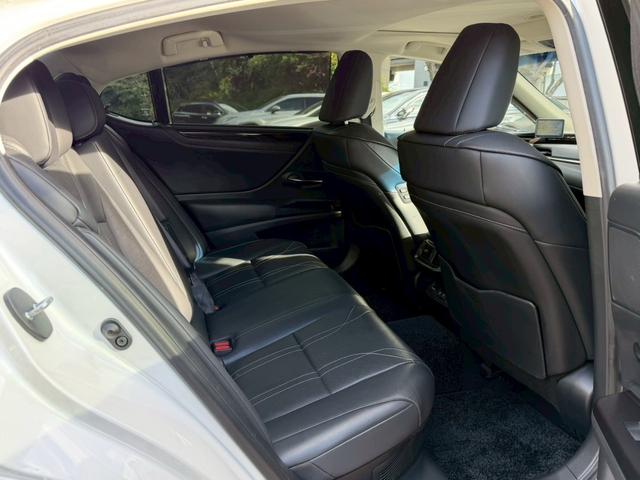 ES 300h VerL サンルーフ/衝突軽減/全周囲カメラ/レーダークルーズコントロール/コーナーセンサー/HUD/BSM/ハンドルヒーター/シートヒーター・エアコン/パワーシート/シートメモリ/ETC/Bluetooth(65枚目)