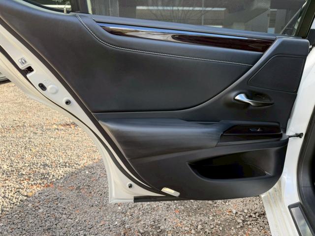 ES 300h VerL サンルーフ/衝突軽減/全周囲カメラ/レーダークルーズコントロール/コーナーセンサー/HUD/BSM/ハンドルヒーター/シートヒーター・エアコン/パワーシート/シートメモリ/ETC/Bluetooth(74枚目)