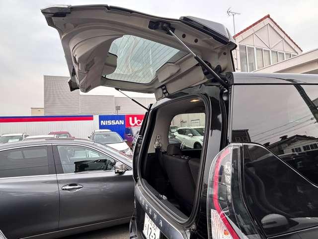 セレナ ｅ－パワー　ハイウェイスターＶ　プロパイロット　ＬＥＤライト　前後踏間違防止　アラウンドモニタ　１０ワイドナビＴＶ　左右ハンズフリーオート　スマートルームミラー　『日産中古車ワイド保証１２ヶ月』（14枚目）