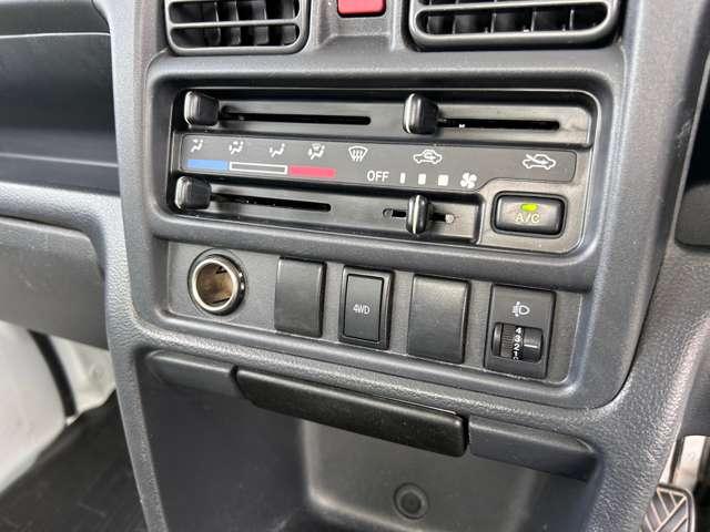 NT100クリッパートラック DX 5速マニュアル車 エアコン パワーステアリング 三方開 当社新車店下取りワンオーナー車 日産中古車ワイド保証12ケ月(3枚目)