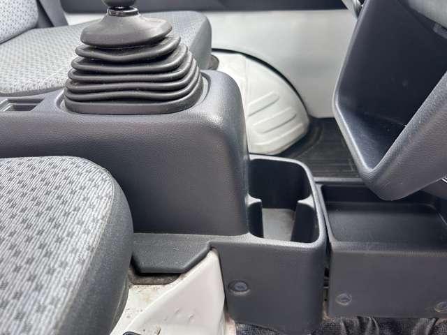 NT100クリッパートラック DX 5速マニュアル車 エアコン パワーステアリング 三方開 当社新車店下取りワンオーナー車 日産中古車ワイド保証12ケ月(8枚目)