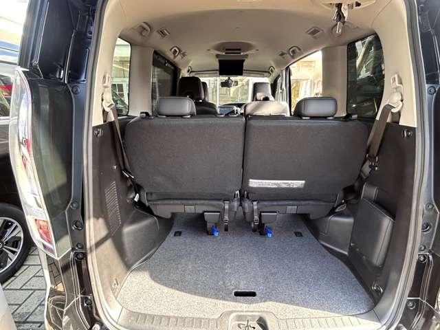 セレナ ｅ－パワー　ハイウェイスターＶ　防水シート　左右ハンズフリーオート　アラウンドモニタ　１０ワイドナビＴＶ　後席１１インチモニタ　ＬＥＤ　プロパイロット　前後踏間違防止　前後ドラレコ　日産中古車ワイド保証１２ヶ月（16枚目）