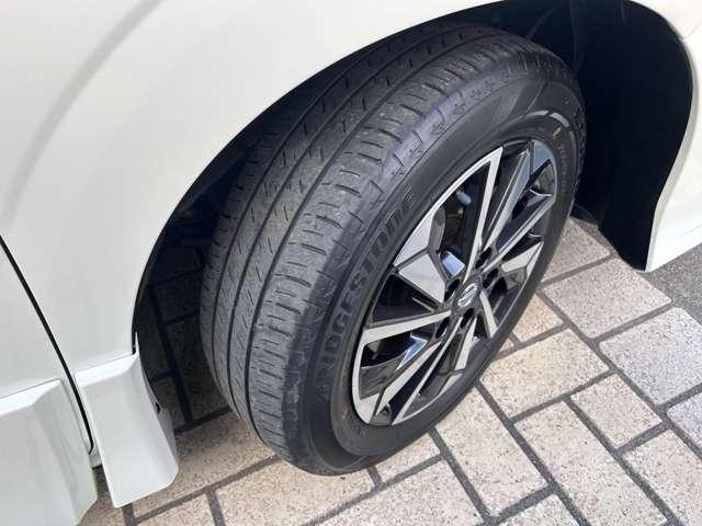 �����P�U�C���`�A���~�z�C�[���B�傫���ڗ��悤�ȏ����Ȃ��ǍD�ł��B�^�C���̍a�A��Ԃ��ǍD�ł��B