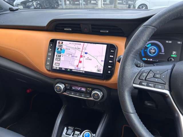 キックス Ｘ　ツートーンインテリアエディション　ステアリングヒータ　前席ヒータ　アラウンドモニタ　９インチワイドナビＴＶ　プロパイロット　前ドラレコ　日産プレミアム認定中古車保証２４ケ月（4枚目）