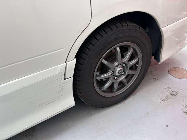 セレナ ハイウェイスター　Ｖエアロセレクション　左右オート　キセノンライト　ツインサンルーフ　社外品ＨＤＤナビフルセグＴＶ　バックカメラ　ＥＴＣ　社外品ドラレコ　社外１５インチアルミ＆スタッドレスタイヤ　日産中古車ワイド保証１２ケ月（3枚目）