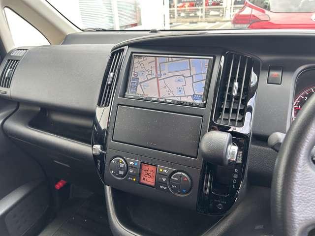 セレナ ハイウェイスター　Ｖエアロセレクション　左右オート　キセノンライト　ツインサンルーフ　社外品ＨＤＤナビフルセグＴＶ　バックカメラ　ＥＴＣ　社外品ドラレコ　社外１５インチアルミ＆スタッドレスタイヤ　日産中古車ワイド保証１２ケ月（6枚目）