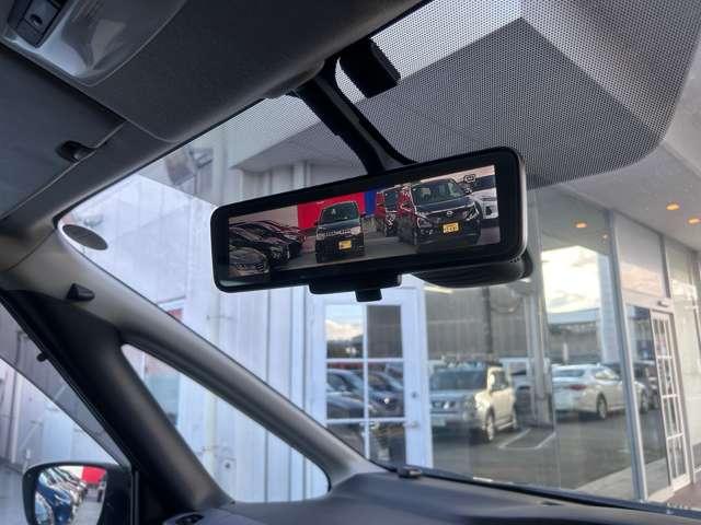 ���A�̃J�����̉摜��\������w�X�}�[�g���[���~���[�x�ŉו������ς��ł��㕔�������܂��B�@�f�B�[���[�I�v�V�����u�O�h�����R�v������