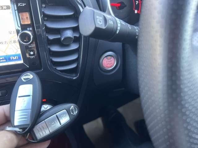 ジューク １５ＲＸ　アーバンセレクションスタイリブラックパック　キセノンライト　インテリジェントキー　オートエアコン　メモリナビフルセグＴＶ　バックカメラ　ＥＴＣ　純正１７ＡＷ　日産中古車ワイド保証１２ヶ月（6枚目）