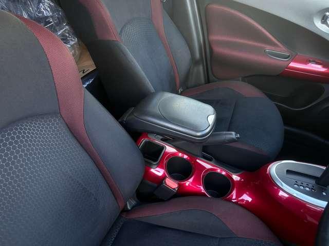 ジューク １５ＲＸ　アーバンセレクションスタイリブラックパック　キセノンライト　インテリジェントキー　オートエアコン　メモリナビフルセグＴＶ　バックカメラ　ＥＴＣ　純正１７ＡＷ　日産中古車ワイド保証１２ヶ月（10枚目）