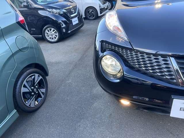 ジューク １５ＲＸ　アーバンセレクションスタイリブラックパック　キセノンライト　インテリジェントキー　オートエアコン　メモリナビフルセグＴＶ　バックカメラ　ＥＴＣ　純正１７ＡＷ　日産中古車ワイド保証１２ヶ月（18枚目）