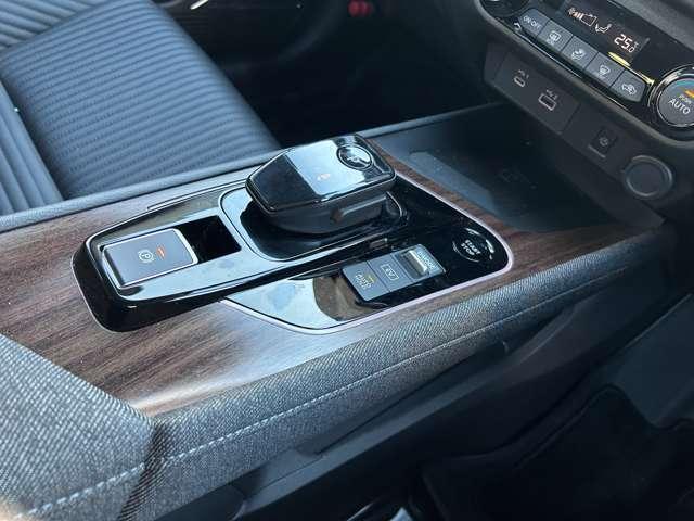 オーラ Ｇ　レザーエディション　プロパイロット　ＬＥＤ　前後踏間違防止　アラウンドモニタ　日産コネクトナビＴＶ　ＥＴＣ２．０　ＢＯＳＥパーソナルサウンドシステム　日産認定中古車保証２４ヶ月　新車保証継承（7枚目）