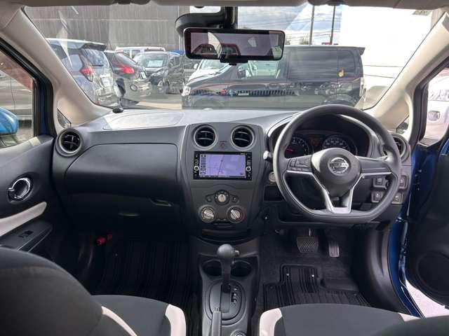 ノート Ｘ　エマブレ　前後踏み間違い防止　車線逸脱警報　アラウンドモニタ　ナビＴＶ　ＥＴＣ　スマートルームミラー　前ドラレコ　日産中古車ワイド保証１２ヶ月（3枚目）