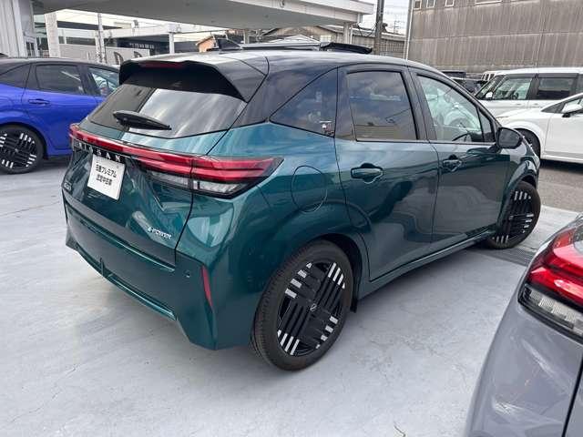 オーラ Ｇ　アラウンドモニタ　９インチワイドナビＴＶ　ＬＥＤ　前後踏み間違い防止　スマートルームミラー　前＋車室内ドラレコ　純正１７アルミ　当社新車元展示試乗車　新車保証継承　日産認定中古車保証２４ケ月（2枚目）