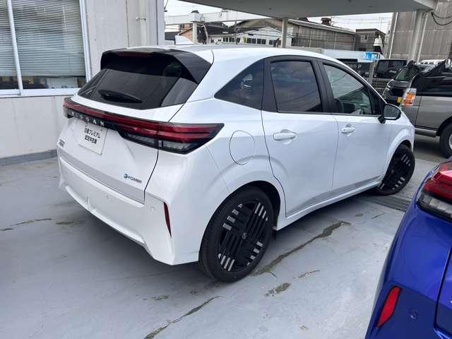 オーラ Ｇ　ステアリング＆前席ヒータ　ＢＯＳＥサウンド　アラウンドモニタ　日産コネクトナビ　スマートルームミラー　ＬＥＤ　前後踏間違防止　純正１７ＡＷ　当社新車店元展示試乗車　新車保証継承　日産認定保証２４ヶ月（2枚目）