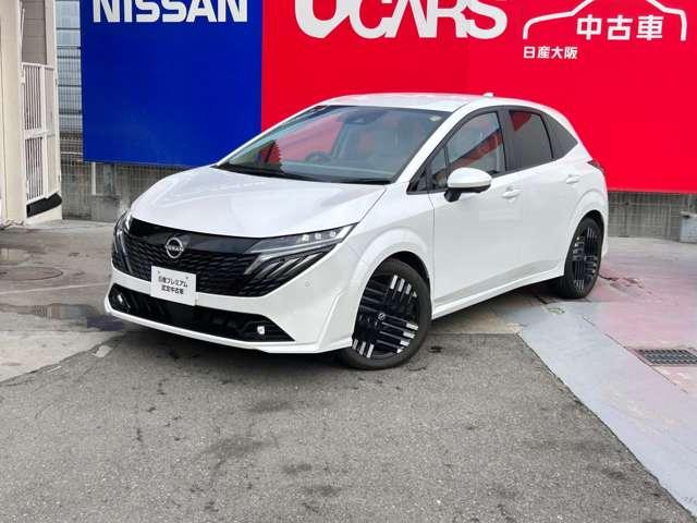 オーラ Ｇ　ステアリング＆前席ヒータ　ＢＯＳＥサウンド　アラウンドモニタ　日産コネクトナビ　スマートルームミラー　ＬＥＤ　前後踏間違防止　純正１７ＡＷ　当社新車店元展示試乗車　新車保証継承　日産認定保証２４ヶ月（3枚目）