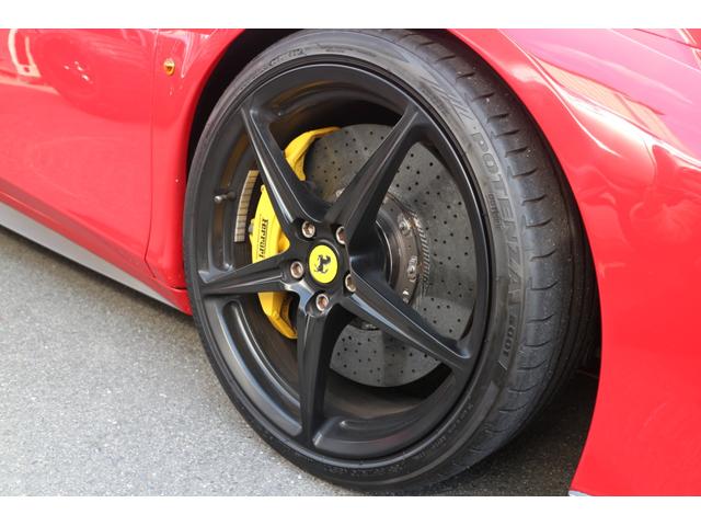 ４５８イタリア ベースグレード　Ｆ１　ＤＣＴ　左Ｈ　Ｄ車　ＬＥＤステアリング　エキゾチックマフラーカーボンシート　２０ＡＷ　キャタ　カーボンディスク　デイトナカーボンシート　カーボンエアロ　イエローレブカウンター（12枚目）