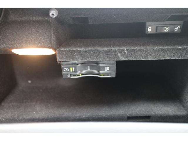 Cクラス C180カブリオレスポーツ レザーエクスクルーシブパッケージ レッドソフトトップ 赤レザーシート AMG19インチアルミ ブラインドスポットモニター LEDヘッドライト パドルシフト(30枚目)