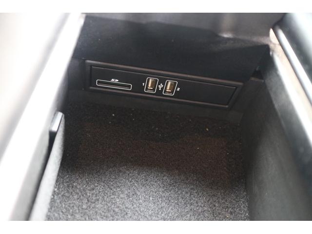 Cクラス C180カブリオレスポーツ レザーエクスクルーシブパッケージ レッドソフトトップ 赤レザーシート AMG19インチアルミ ブラインドスポットモニター LEDヘッドライト パドルシフト(32枚目)