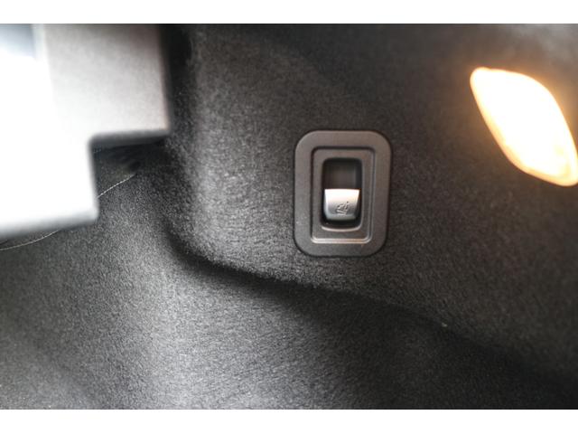 Cクラス C180カブリオレスポーツ レザーエクスクルーシブパッケージ レッドソフトトップ 赤レザーシート AMG19インチアルミ ブラインドスポットモニター LEDヘッドライト パドルシフト(36枚目)