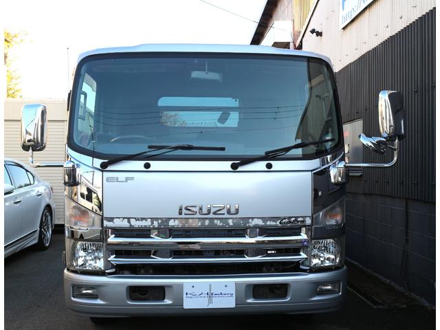 エルフトラック ＳＥカスタム　３ｔ　積載車　新車　ワンオーナー　メッキパネル　サイド煽りレス　丸環フック埋め込み　フロント廻り純正メッキパーツ（4枚目）